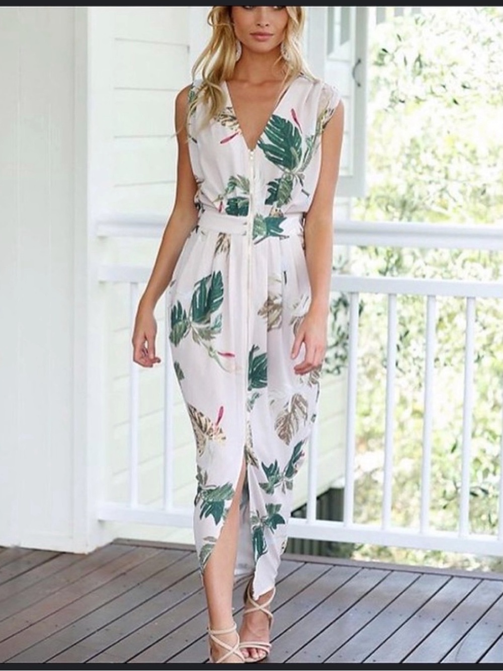 NWT Large Front Zip Floral Dress With Pockets.